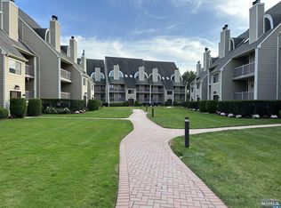 1005 River Renaissance, East Rutherford, NJ 07073
