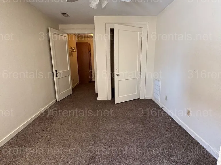 South Main Suites — Photo 3