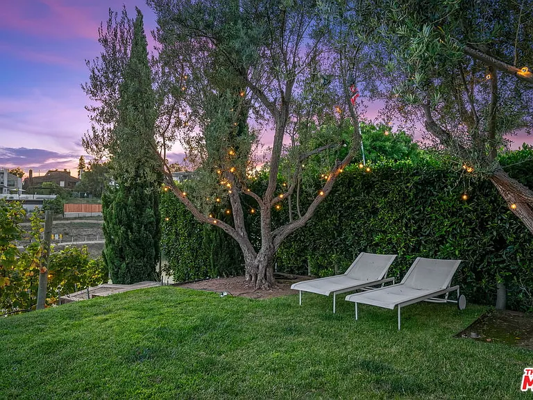 623 Alma Real Dr — Photo 40