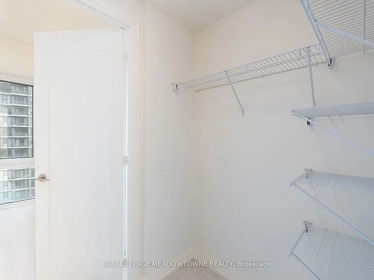 27 Korda Gate #1811 — Photo 22
