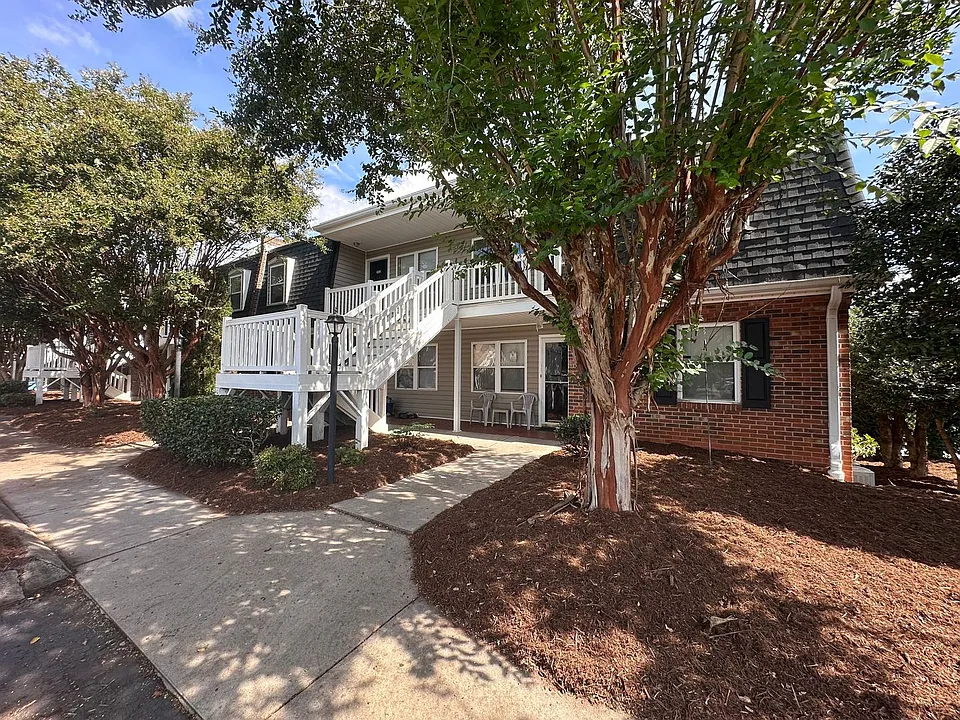 315 Oakland Ave #303