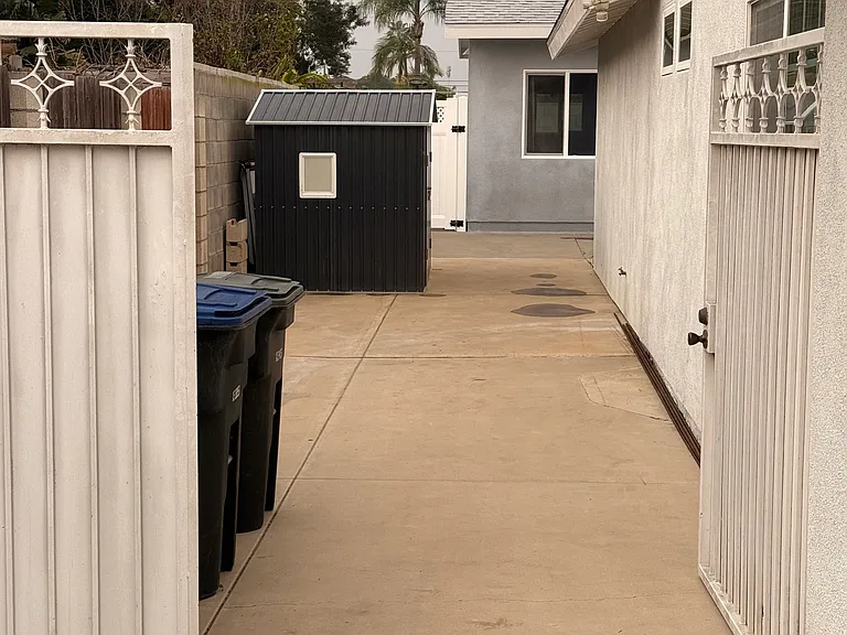 2235 Meyer Pl #B — Photo 10