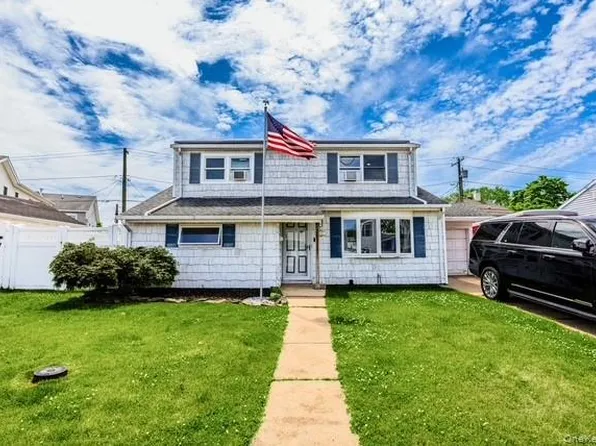 4236 Clarissa Road, Bethpage, NY 11714