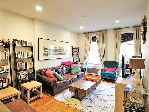 2nd image of 320 W 77th St APT 4A
