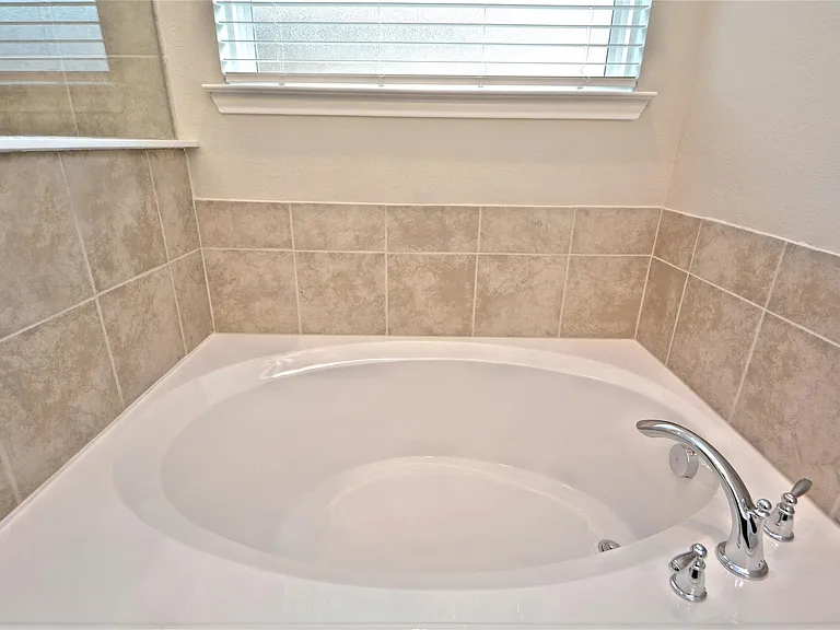 1015 Modesto Dr — Photo 21