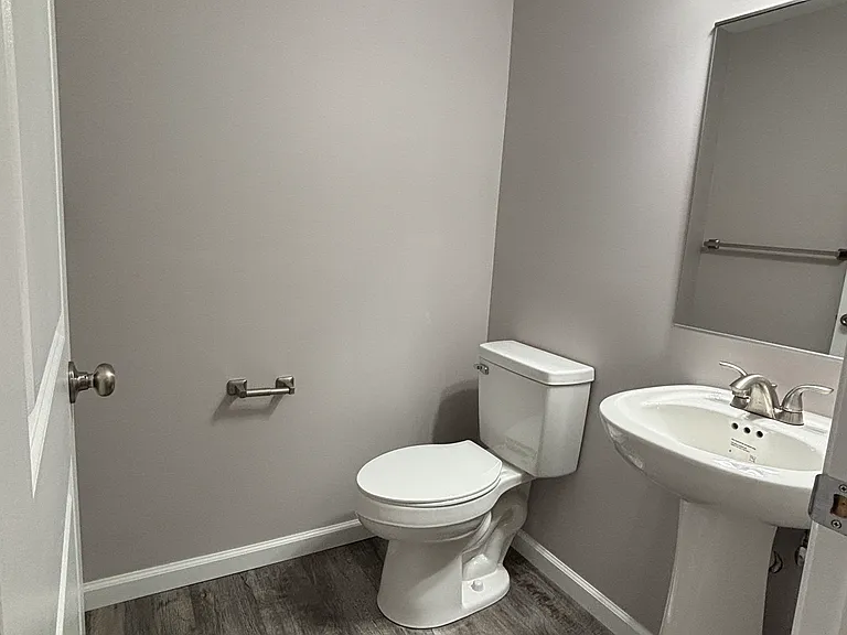 1049 Sherbourne Rd — Photo 9