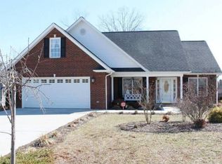 1768 Pipers Ridge Cir NW, Conover, NC 28613