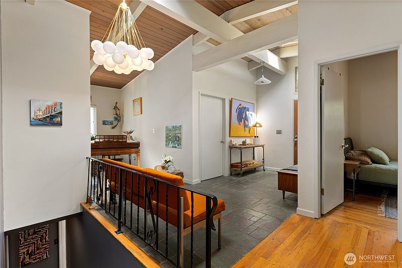 4th image of 3016 47th Avenue SW