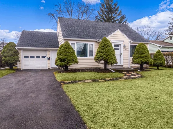 1215 Hillview Dr, Utica, NY 13501