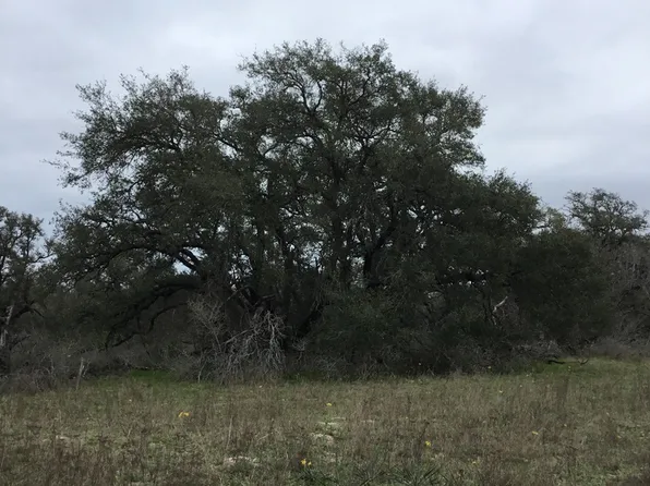 000 County Road 777, Devine, TX 78016