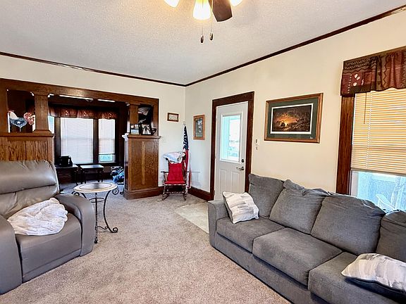 3rd image of 511 California St