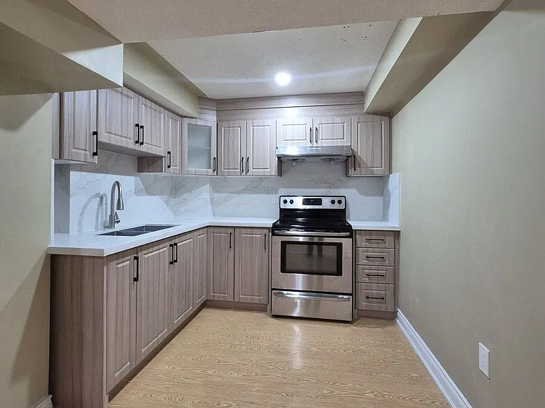 1292 Godwick Dr #LOWER — Photo 12