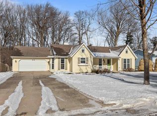 2130 Ironwood Dr, Green Bay, WI 54304