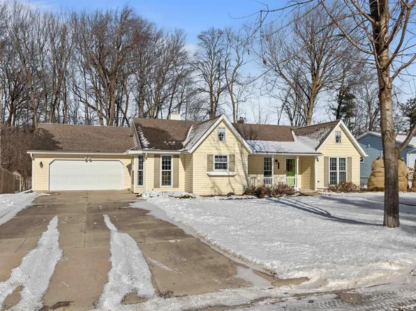 2130 Ironwood Dr, Green Bay, WI 54304
