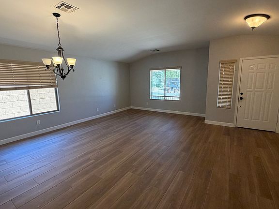 5th image of 671 E Baker Dr