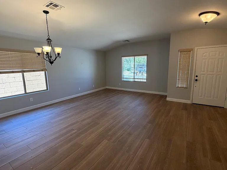671 E Baker Dr — Photo 5