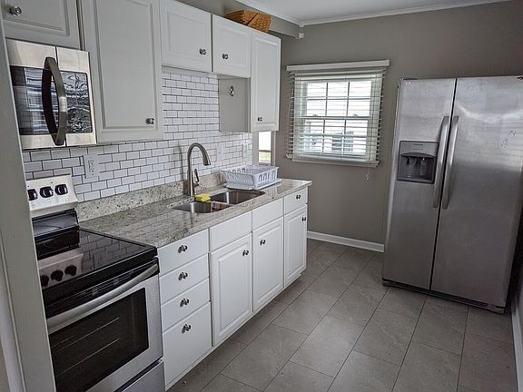 2nd image of 1251 Lincoln Dr