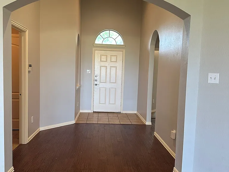 4561 Grassy Glen Dr — Photo 7
