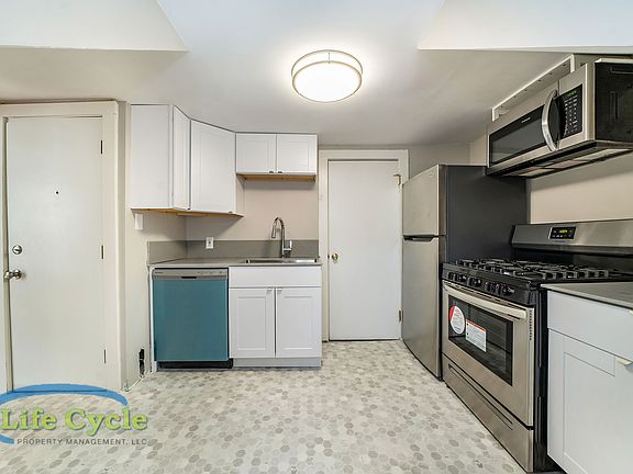 4th image of 921 Fairmount St SE #2