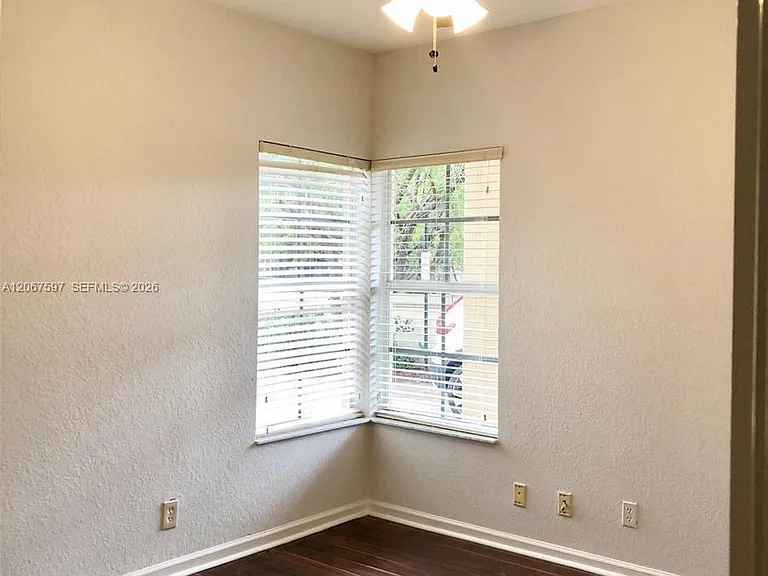 1811 NE 5th St #1501 — Photo 20