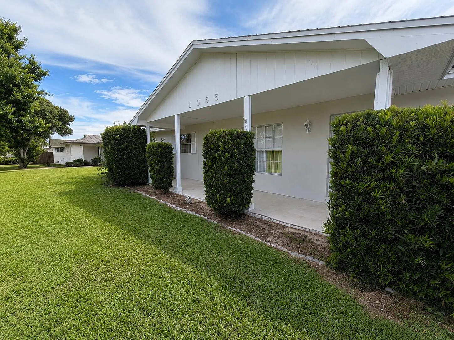 3 bed, 2.0 bath, 1469 sqft, $2,600 — Photo 3