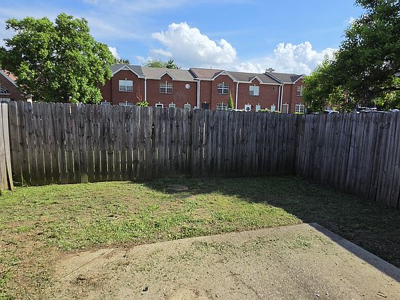 4th image of 1405 Hillsboro Ln