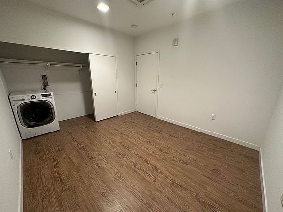 5th image of 1836 Columbia St #503