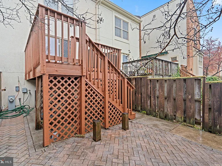 1120 S Kenwood Ave — Photo 36