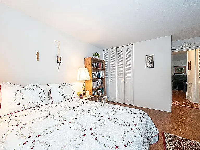 52301 Delaire Landing Rd #301 — Photo 4