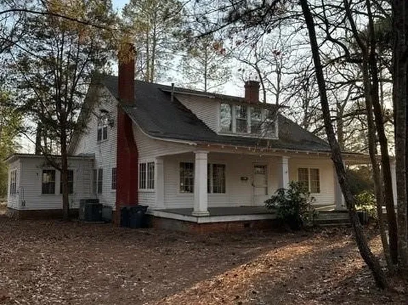 217 W Edinborough Ave, Raeford, NC 28376