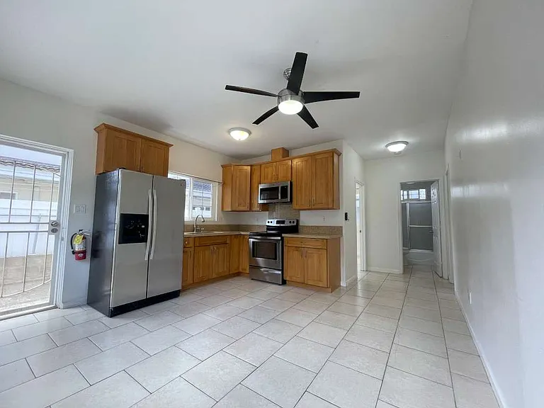 732 Birch St — Photo 2