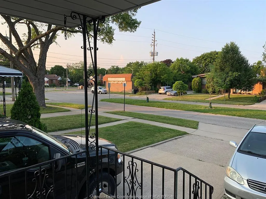 5 bed, $1,500 — Photo 3