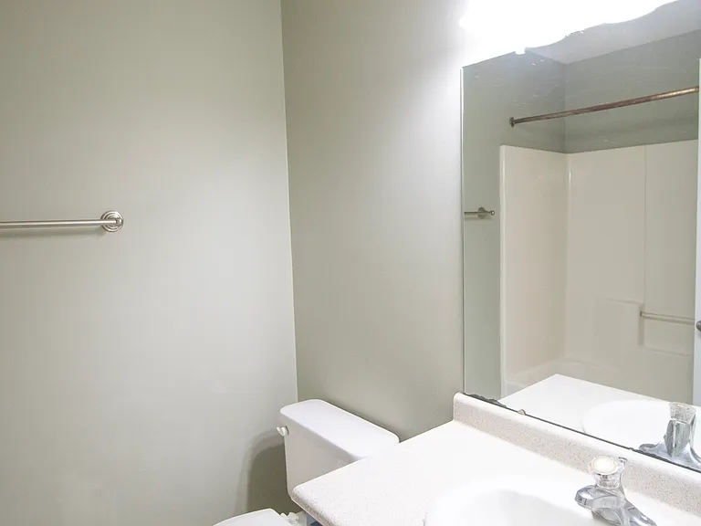 305 Sterling Ct — Photo 11