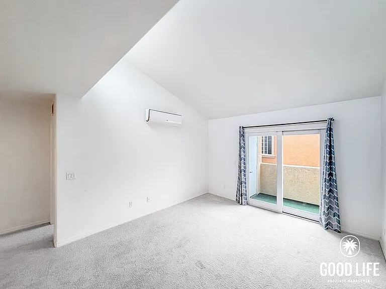 5252 Balboa Arms Dr #228 — Photo 5