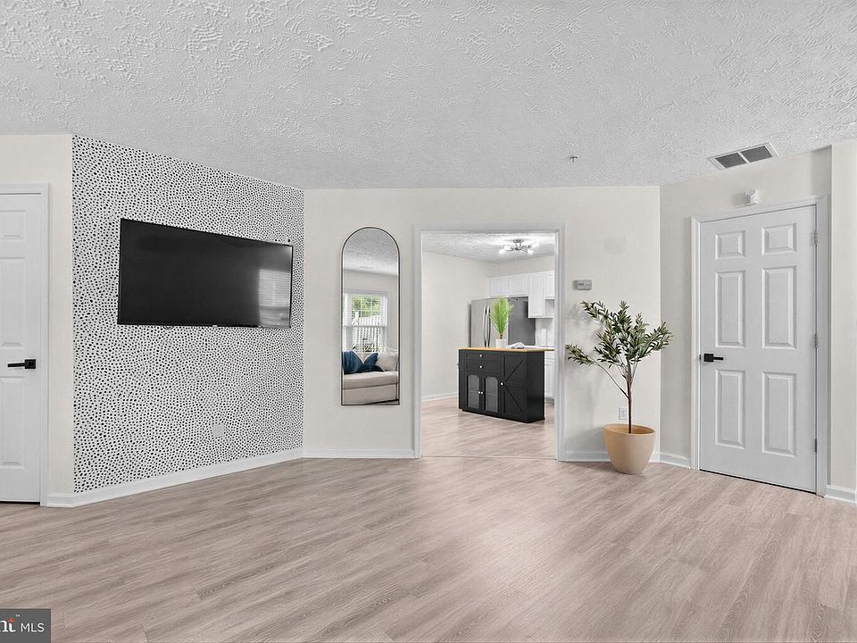 1st image of 10 Ironstone Ct