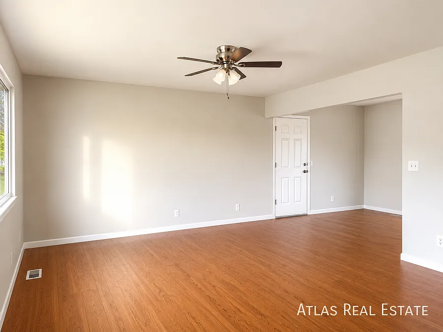 Available This Month Spacious Remodeled 6-Bedroom Home On Corner Lot With Attached Garage & Huge ... — Photo 3