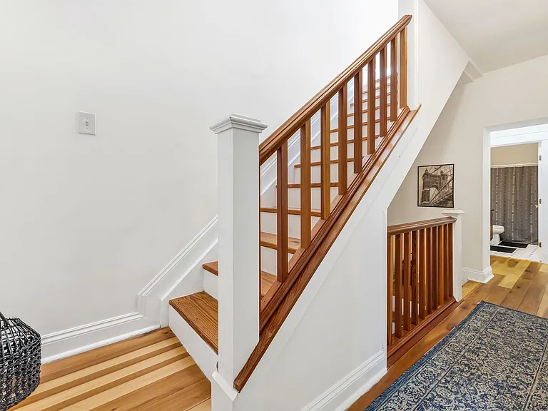 1410 Mansfield St — Photo 14