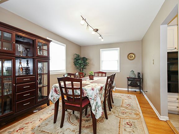 5th image of 7422 Richmond Ave