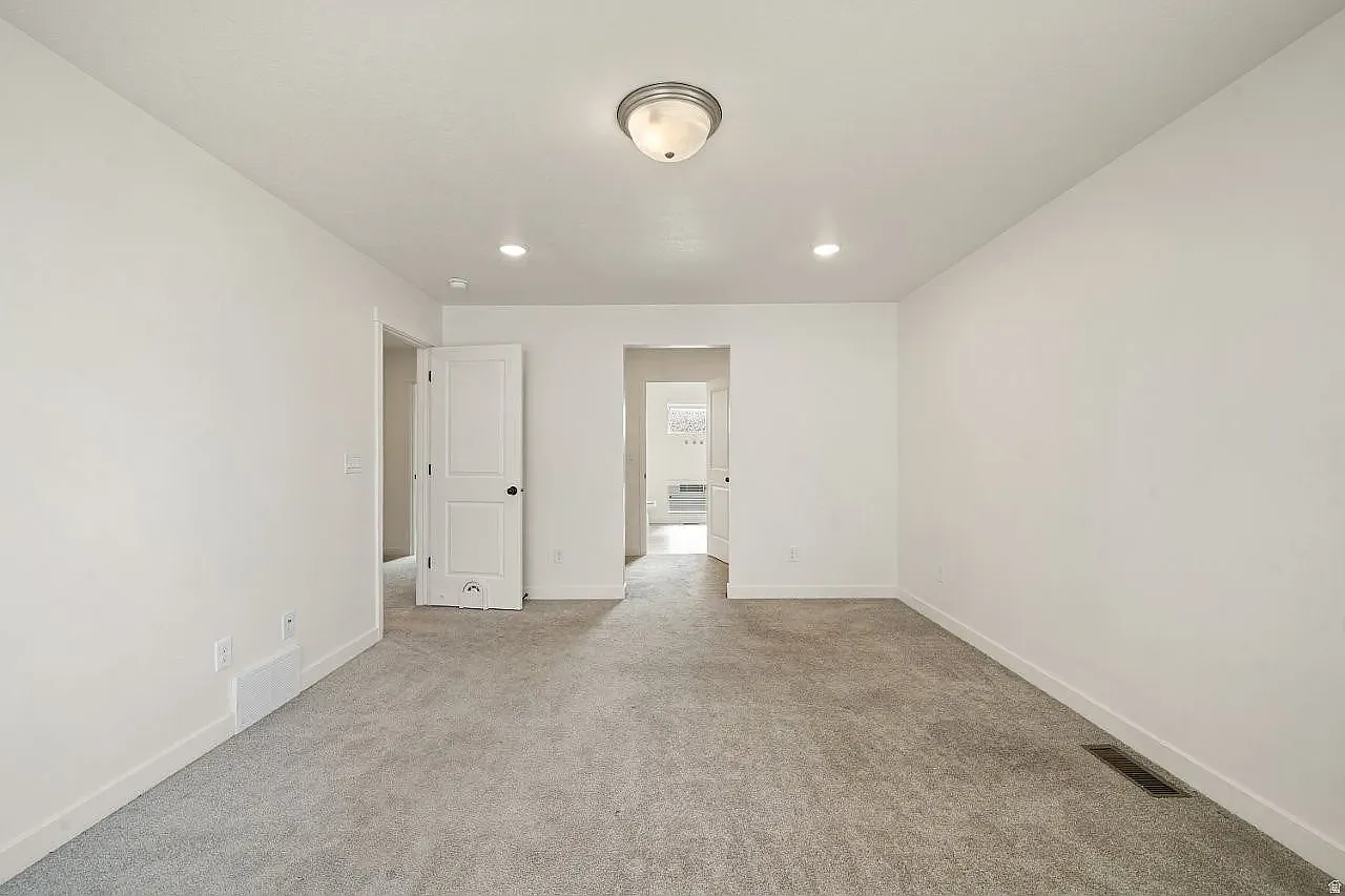 E 200 S, Clearfield — Photo 3