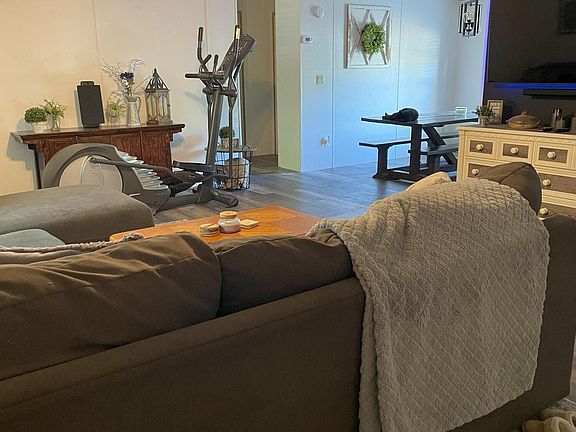 5th image of 405 TREATY OAK Lane
