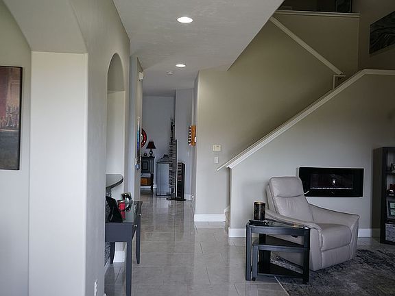 3rd image of 318 N Airport Rd