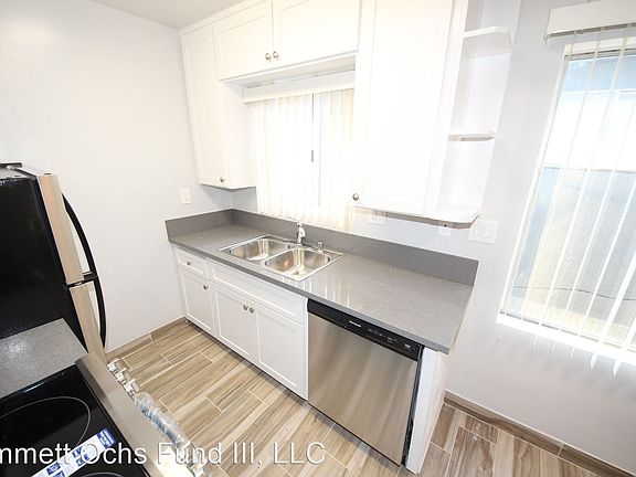 4th image of 1733 Purdue Ave #210