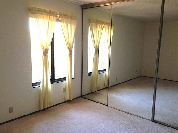 4th image of 808 Del Valle Cir
