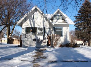221 5th St NE, Orange City, IA 51041