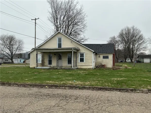 57 W 1st St, Frazeysburg, OH 43822