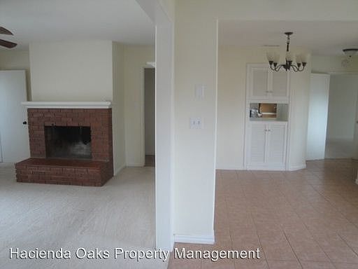3rd image of 1005 N School St