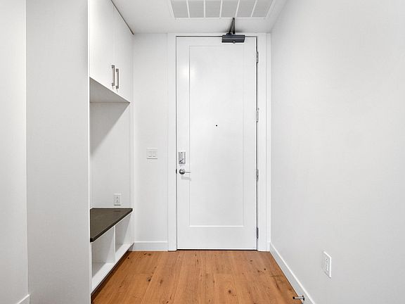 3rd image of 1212 Demonbreun St #1511