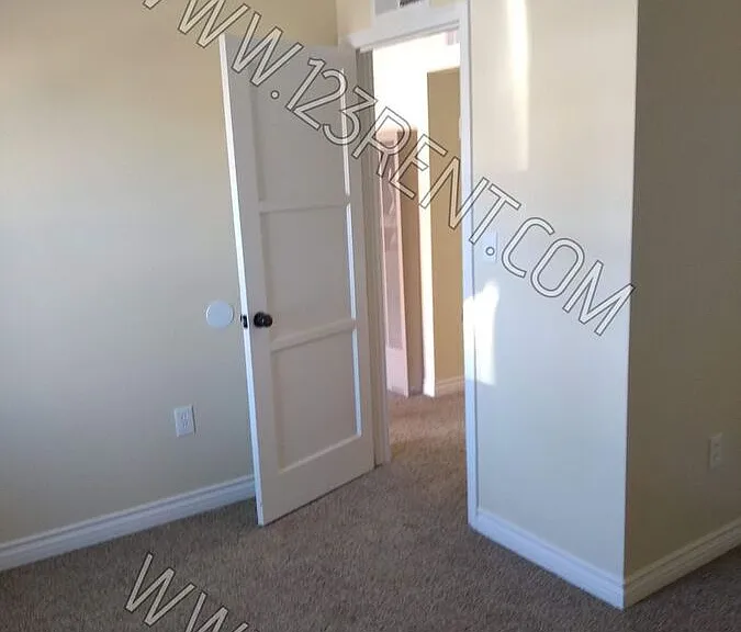 11850 Patricia Ave — Photo 5