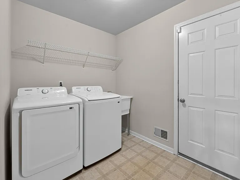 392 Sedgewood Ln — Photo 21