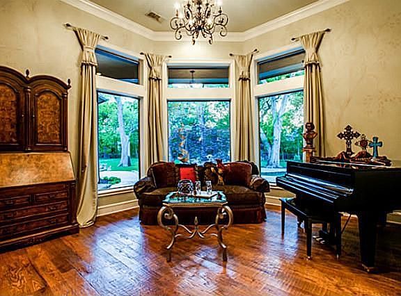 5th image of 1304 Chancellor Ln
